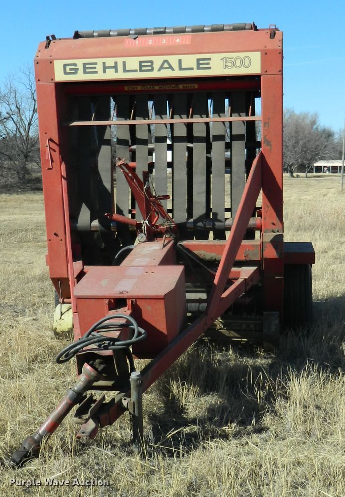 Gehl 1500 round baler in Great Bend, KS Item DF4617 sold Purple Wave