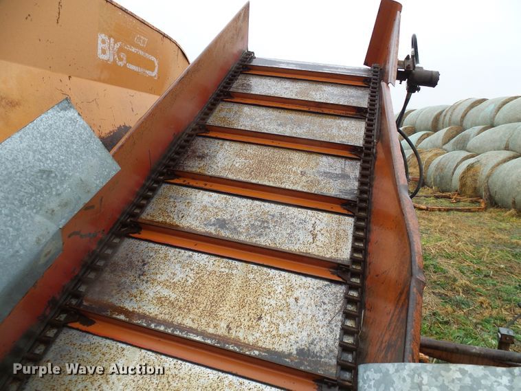 image for item DG2135 Kelly-Ryan Big Bagger 2W88 silage bagger