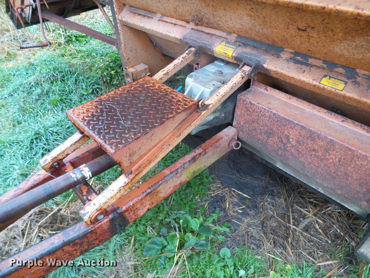 image for item DG2135 Kelly-Ryan Big Bagger 2W88 silage bagger