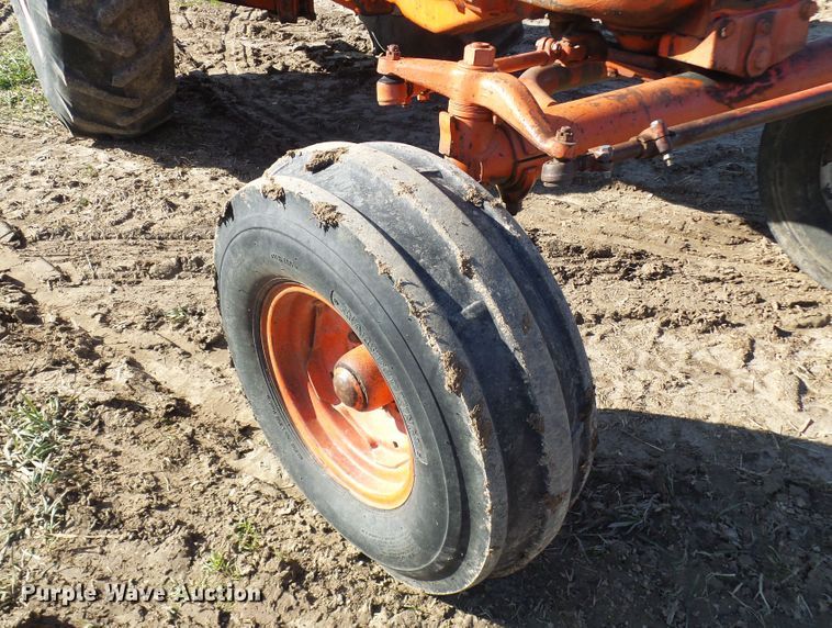 image for item DG2149 Case 831C  tractor