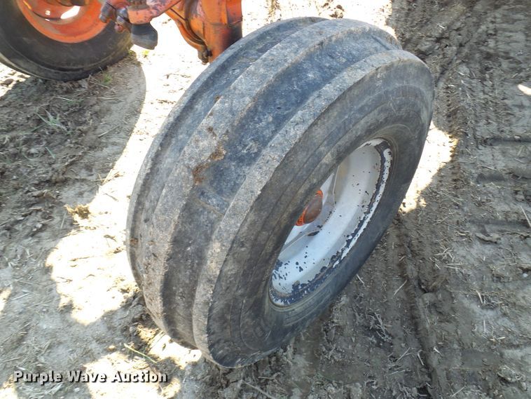 image for item DG2149 Case 831C  tractor