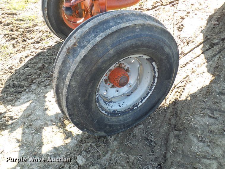 image for item DG2149 Case 831C  tractor
