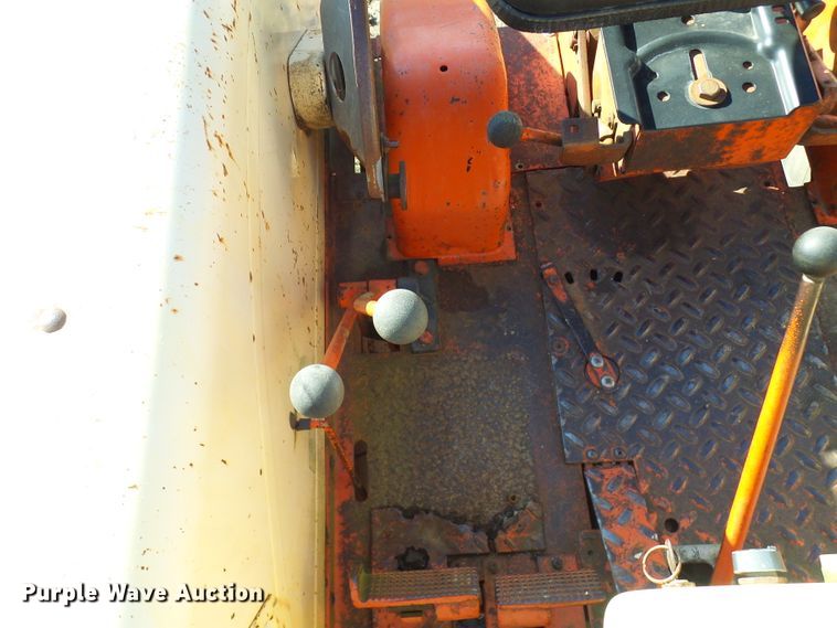 image for item DG2149 Case 831C  tractor