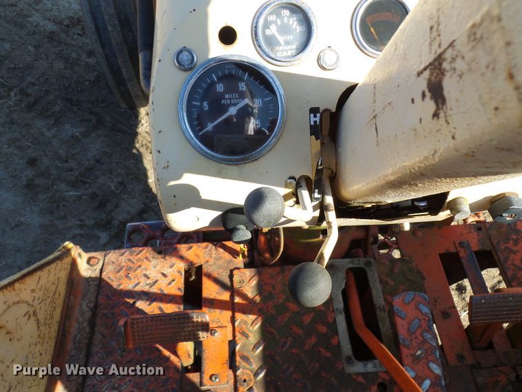 image for item DG2149 Case 831C  tractor