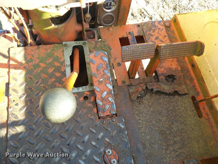 image for item DG2149 Case 831C  tractor