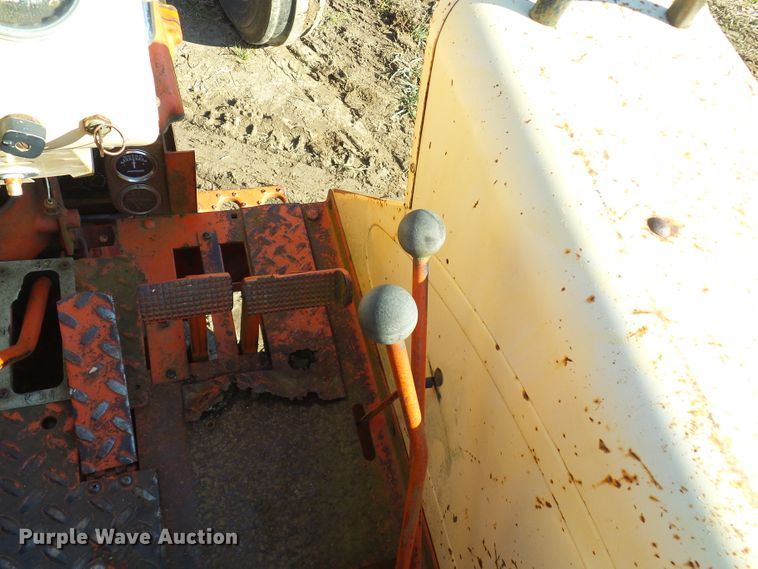 image for item DG2149 Case 831C  tractor