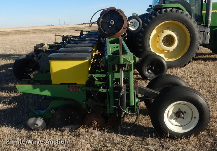 image for item DG4660 John Deere 7300  no-till planter