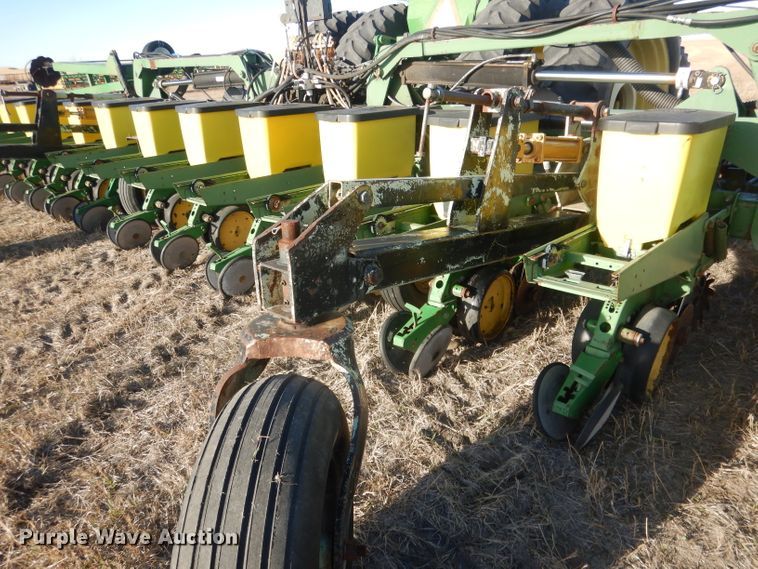 image for item DG4660 John Deere 7300  no-till planter