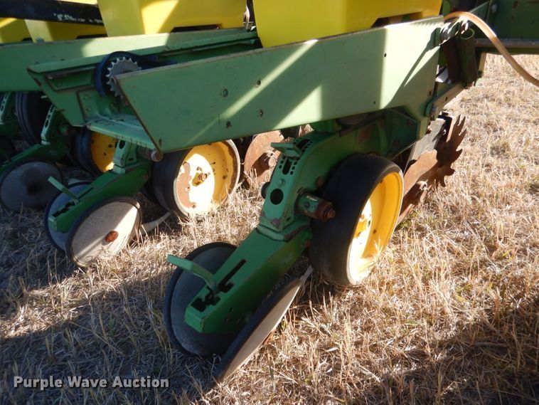 image for item DG4660 John Deere 7300  no-till planter