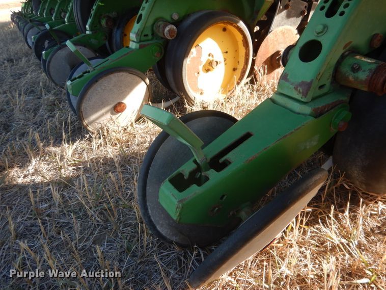 image for item DG4660 John Deere 7300  no-till planter