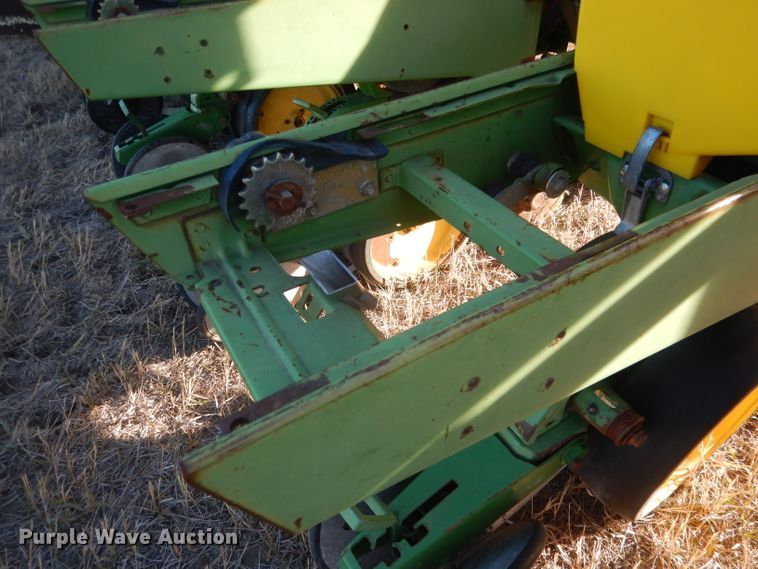 image for item DG4660 John Deere 7300  no-till planter