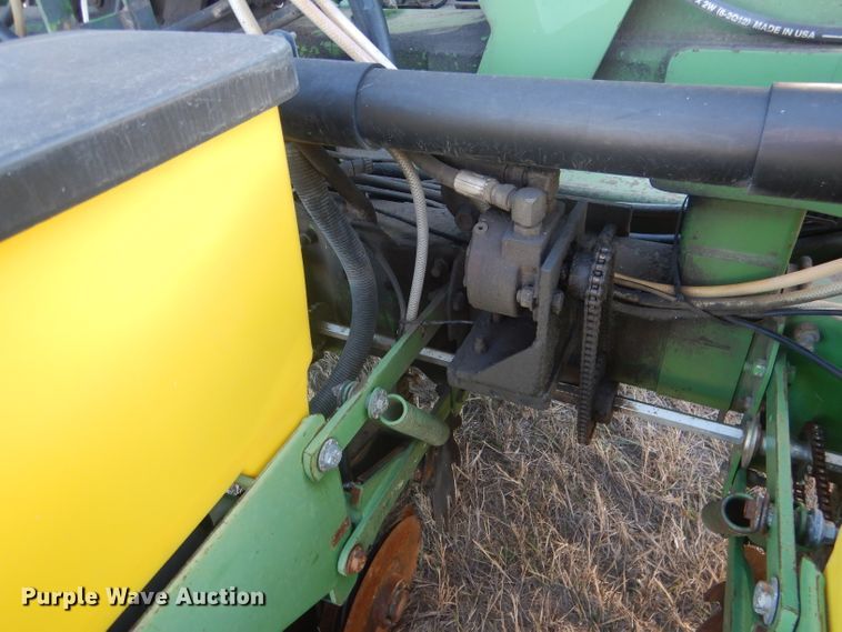 image for item DG4660 John Deere 7300  no-till planter