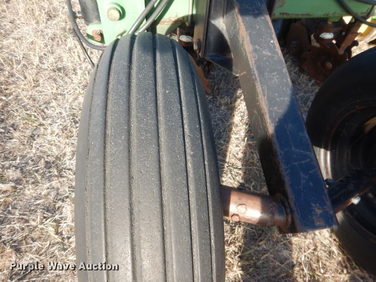 image for item DG4660 John Deere 7300  no-till planter