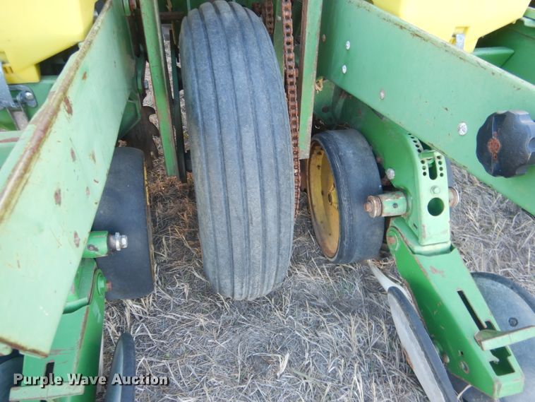 image for item DG4660 John Deere 7300  no-till planter