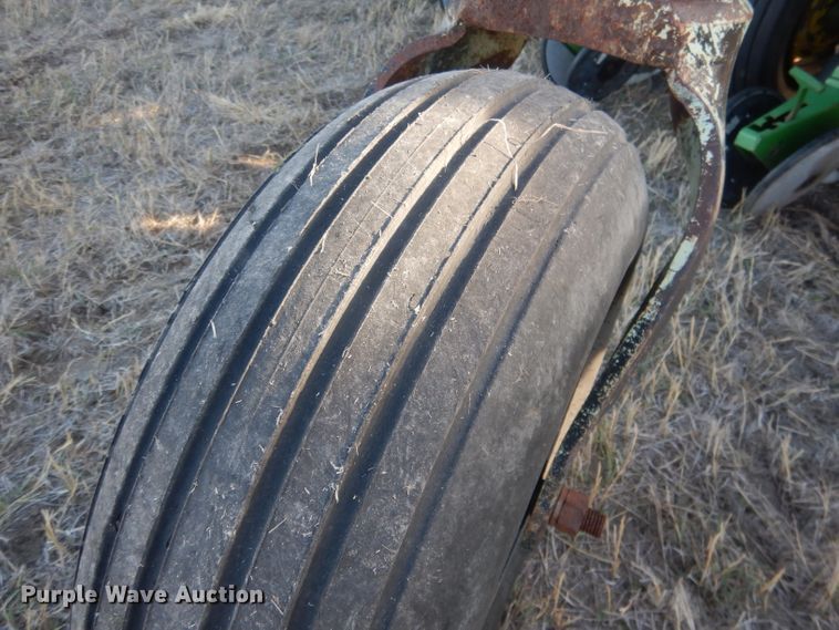 image for item DG4660 John Deere 7300  no-till planter