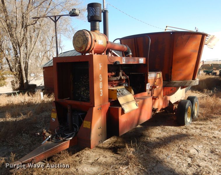 image for item DG4667 Farmland F903 bale processor