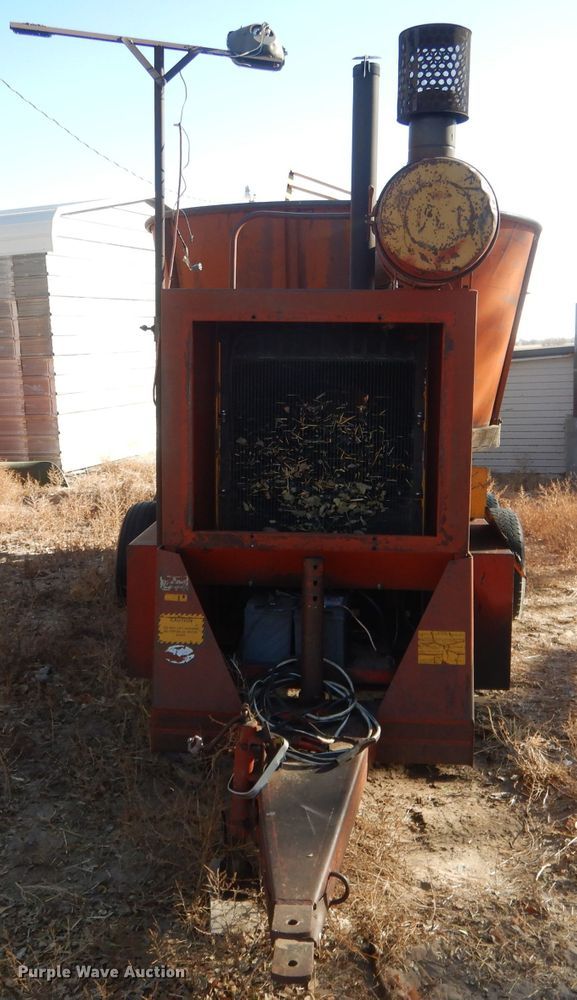 image for item DG4667 Farmland F903 bale processor