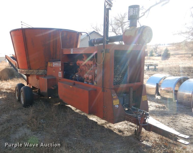 image for item DG4667 Farmland F903 bale processor