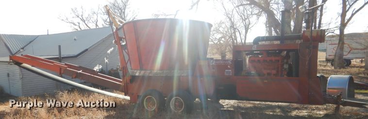 image for item DG4667 Farmland F903 bale processor