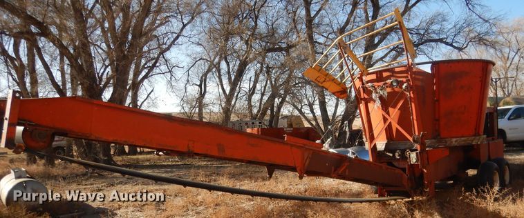 image for item DG4667 Farmland F903 bale processor