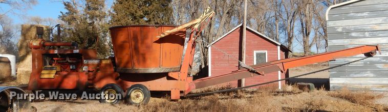 image for item DG4667 Farmland F903 bale processor