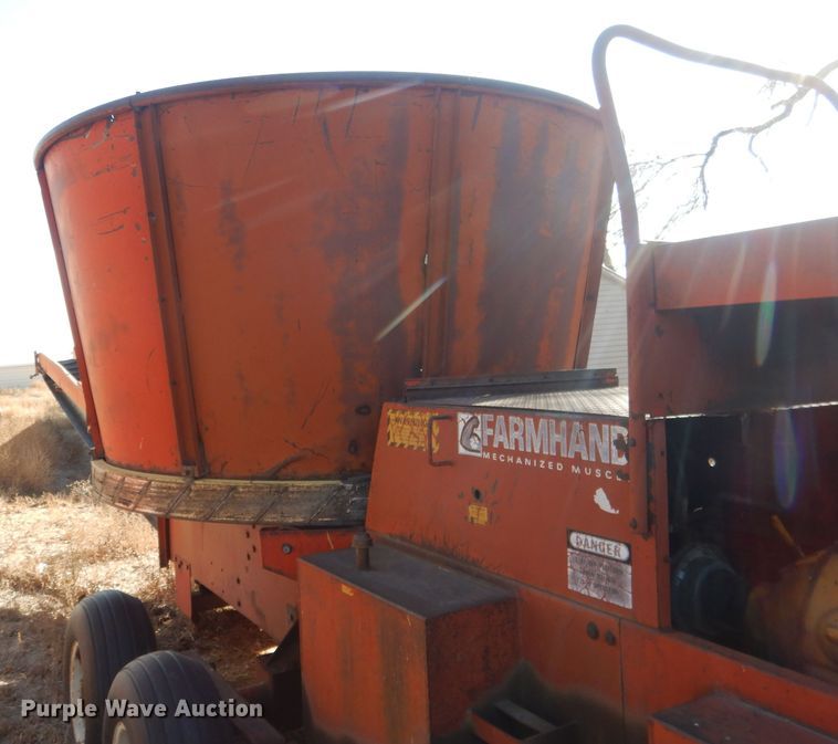 image for item DG4667 Farmland F903 bale processor