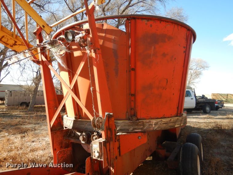 image for item DG4667 Farmland F903 bale processor