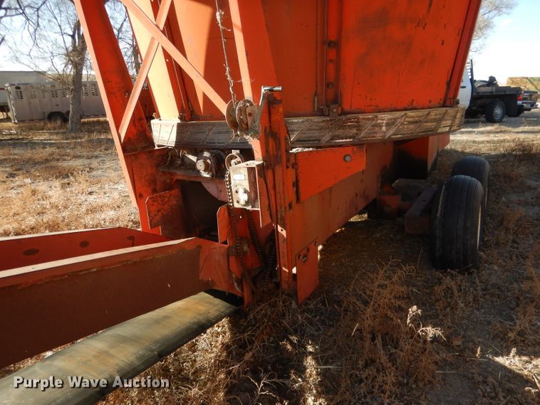 image for item DG4667 Farmland F903 bale processor