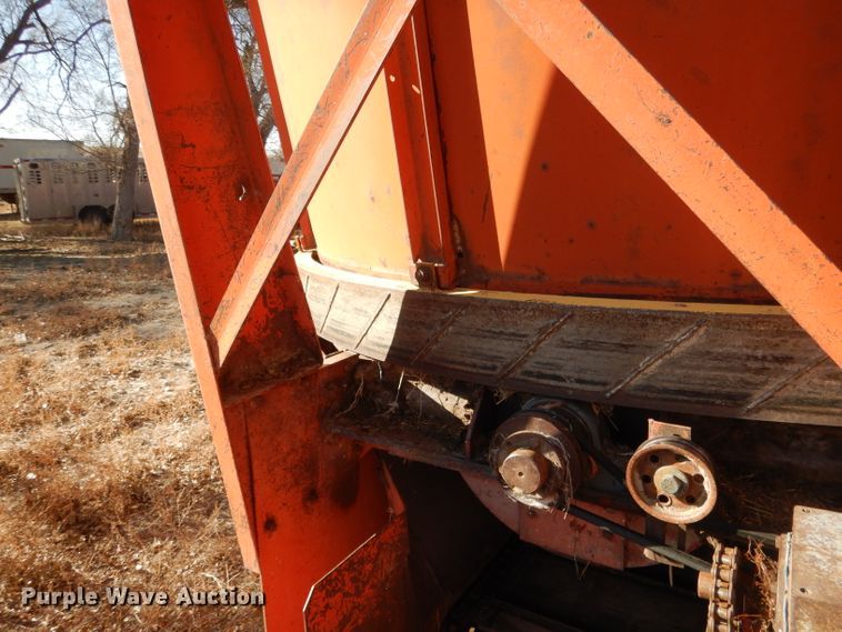 image for item DG4667 Farmland F903 bale processor