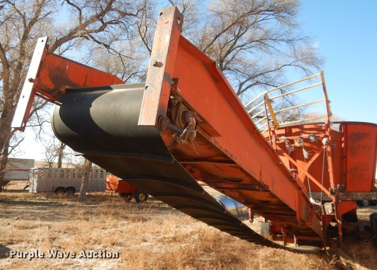 image for item DG4667 Farmland F903 bale processor