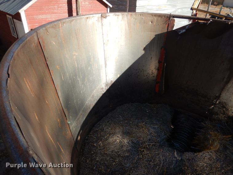 image for item DG4667 Farmland F903 bale processor