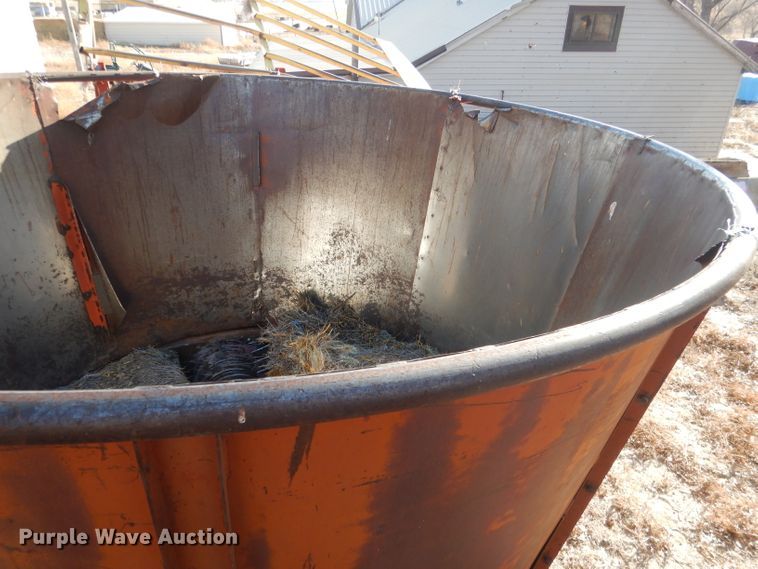 image for item DG4667 Farmland F903 bale processor