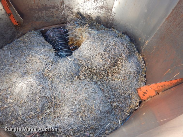 image for item DG4667 Farmland F903 bale processor