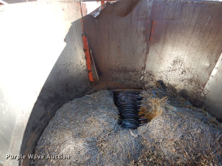 image for item DG4667 Farmland F903 bale processor