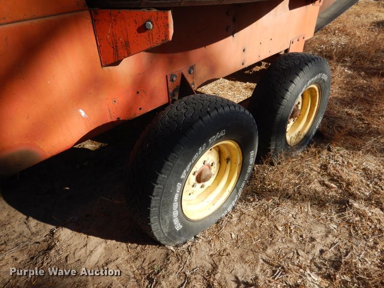 image for item DG4667 Farmland F903 bale processor