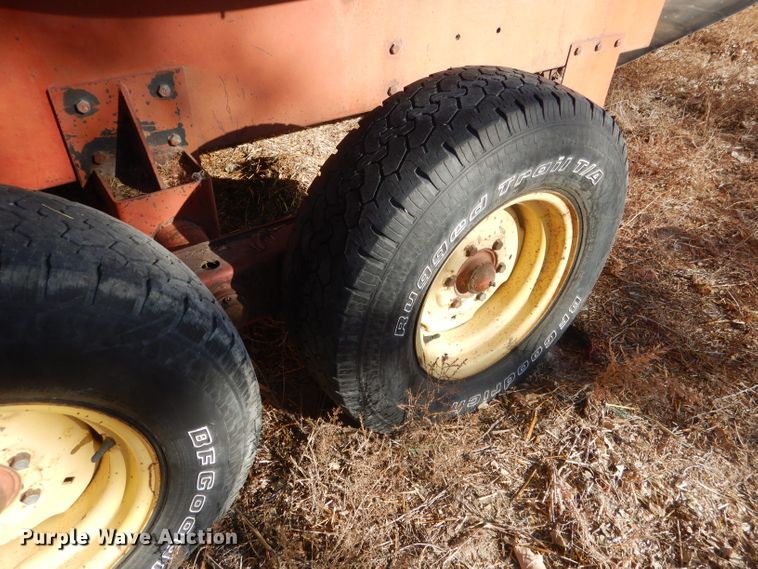 image for item DG4667 Farmland F903 bale processor