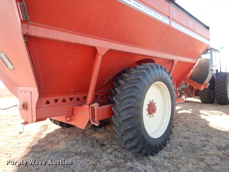 image for item DG4669 Brent 1084  grain cart
