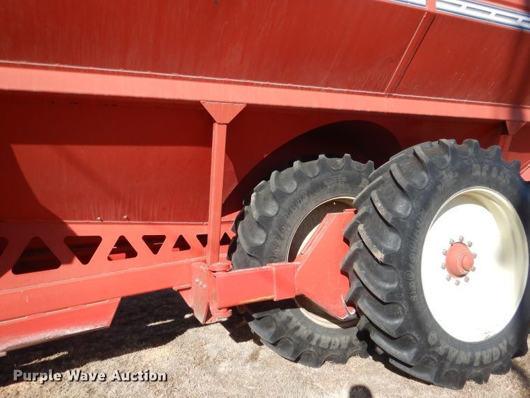 image for item DG4669 Brent 1084  grain cart