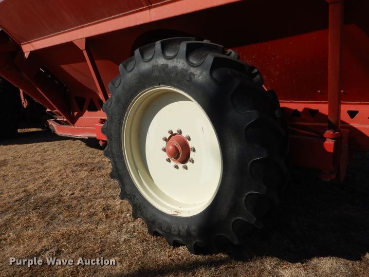 image for item DG4669 Brent 1084  grain cart