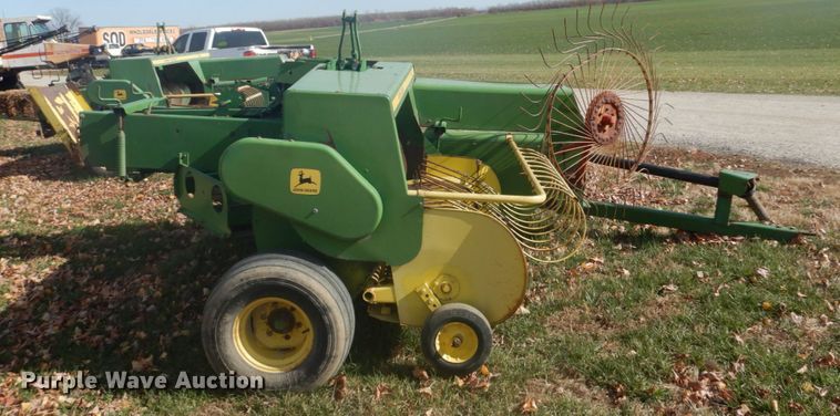 image for item DI1044 1978 John Deere 336  small square baler