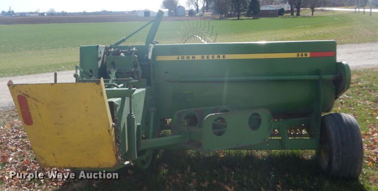 image for item DI1044 1978 John Deere 336  small square baler