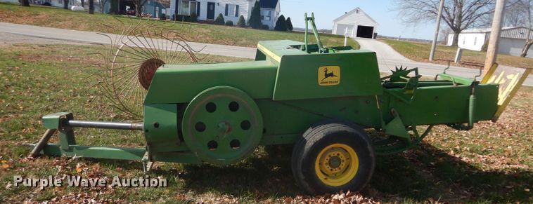 image for item DI1044 1978 John Deere 336  small square baler
