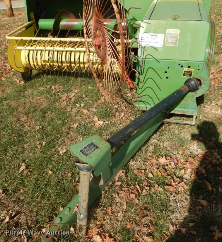 image for item DI1044 1978 John Deere 336  small square baler