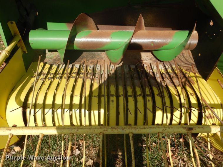 image for item DI1044 1978 John Deere 336  small square baler