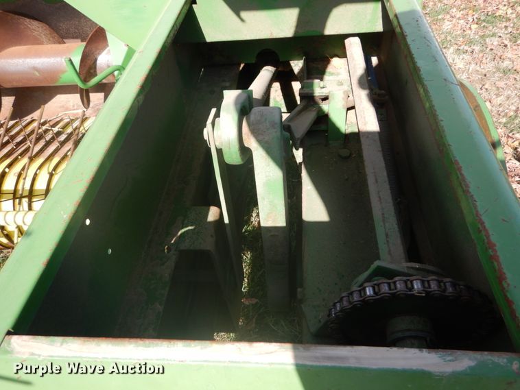 image for item DI1044 1978 John Deere 336  small square baler