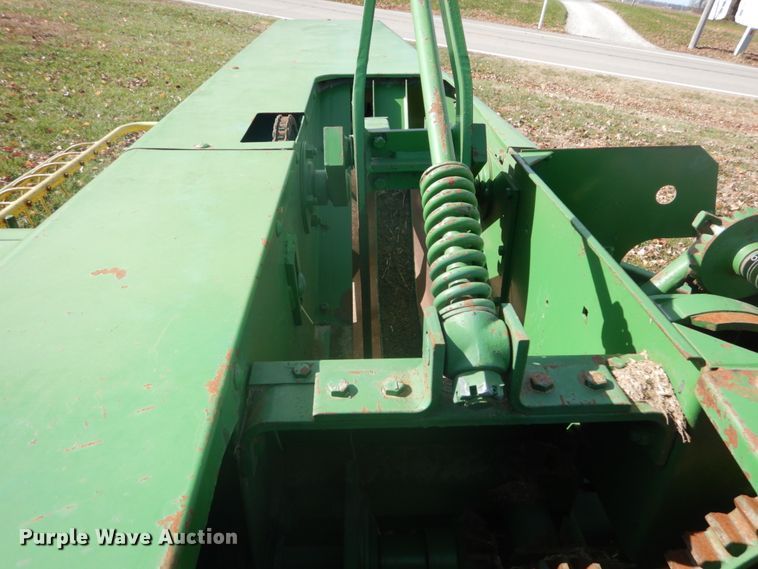 image for item DI1044 1978 John Deere 336  small square baler