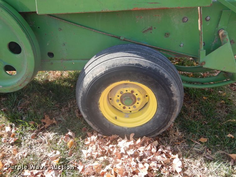 image for item DI1044 1978 John Deere 336  small square baler