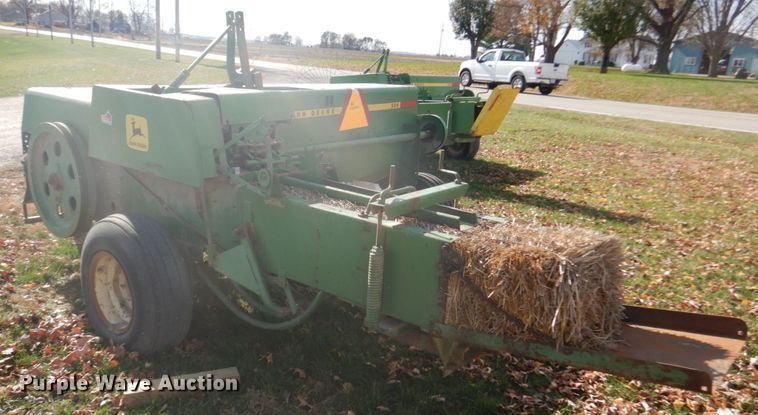 image for item DI1045 1974 John Deere 336  small square baler