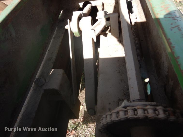 image for item DI1045 1974 John Deere 336  small square baler