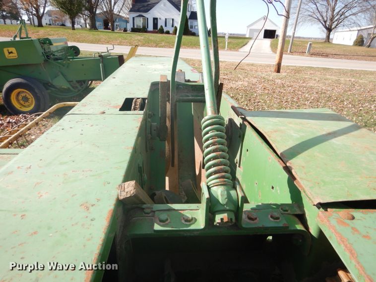 image for item DI1045 1974 John Deere 336  small square baler